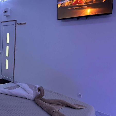 Suite Gold By L Amaryllis I Jacuzzi & Sauna Prive I Centre Beziers Arrivee Autonome Buitenkant foto
