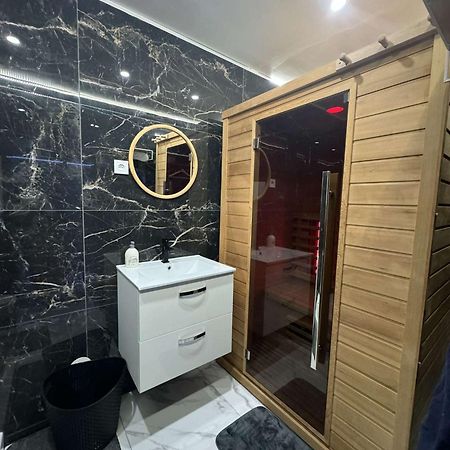 Suite Gold By L Amaryllis I Jacuzzi & Sauna Prive I Centre Beziers Arrivee Autonome Buitenkant foto
