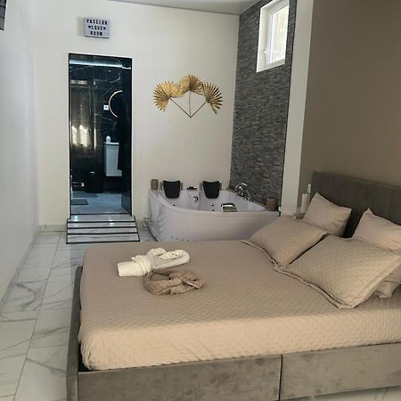 Suite Gold By L Amaryllis I Jacuzzi & Sauna Prive I Centre Beziers Arrivee Autonome Buitenkant foto