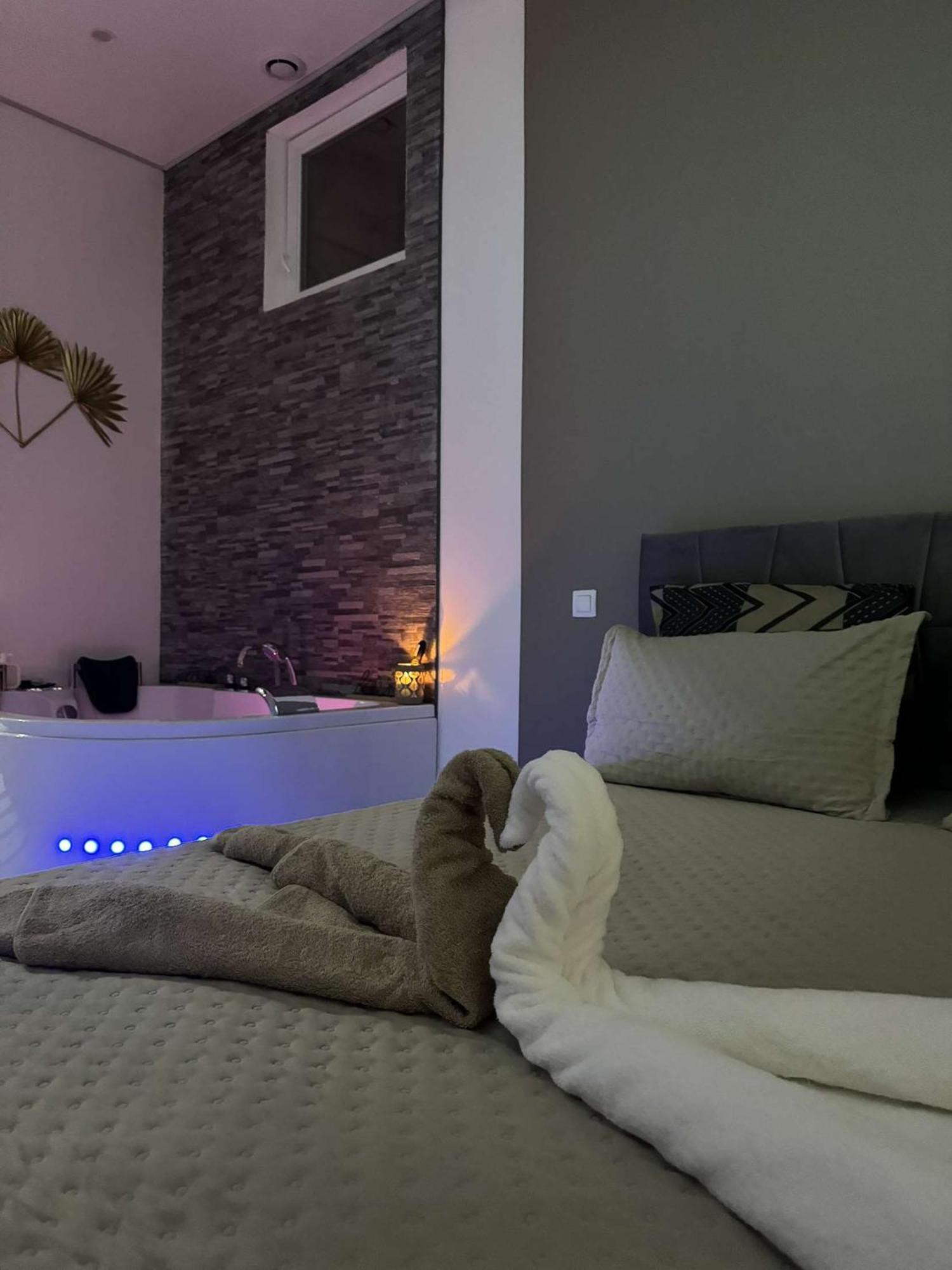 Suite Gold By L Amaryllis I Jacuzzi & Sauna Prive I Centre Beziers Arrivee Autonome Buitenkant foto